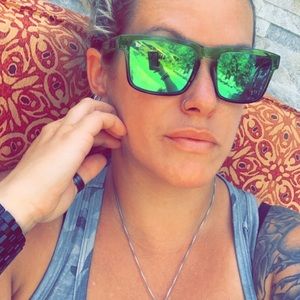 Meet your Posher, Holly